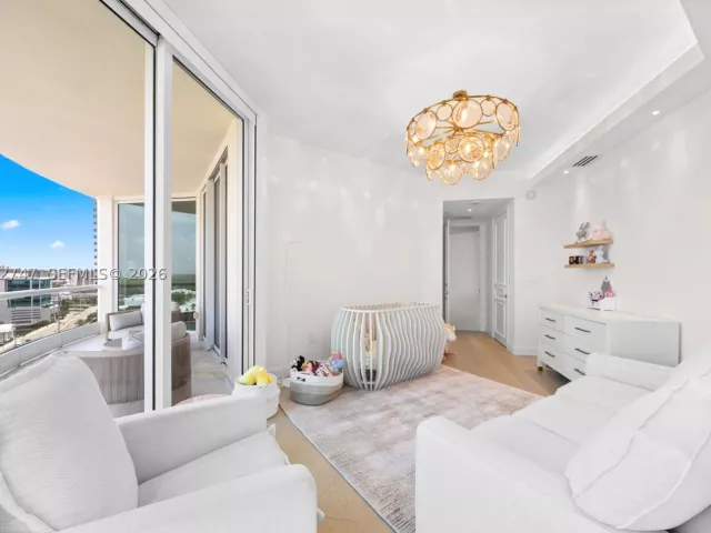 3-bedroom condo for sale in Sunny Isles Beach - 16047 Collins Ave 1703 - MondialRealty