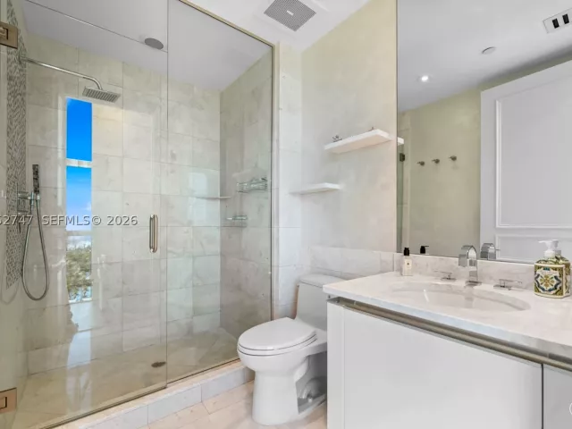 3-bedroom condo for sale in Sunny Isles Beach - 16047 Collins Ave 1703 - MondialRealty