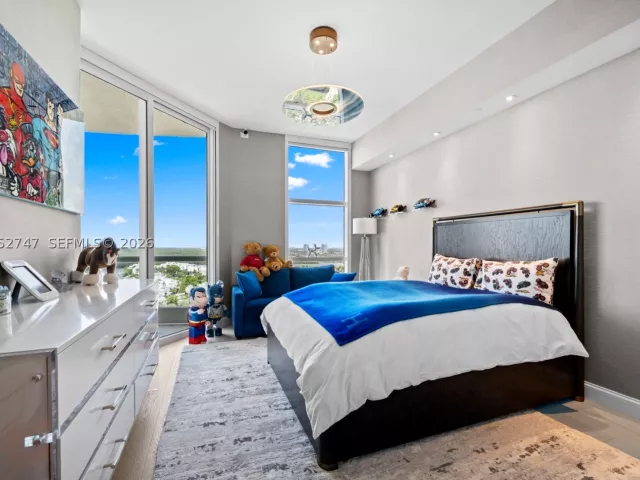 3-bedroom condo for sale in Sunny Isles Beach - 16047 Collins Ave 1703 - MondialRealty