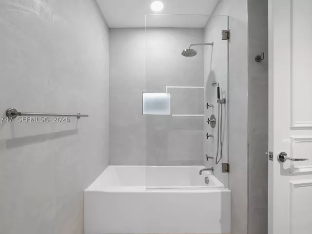 3-bedroom condo for sale in Sunny Isles Beach - 16047 Collins Ave 1703 - MondialRealty