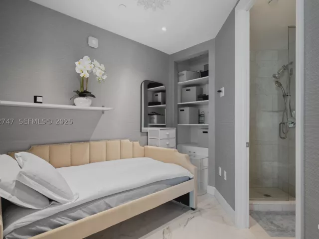 3-bedroom condo for sale in Sunny Isles Beach - 16047 Collins Ave 1703 - MondialRealty