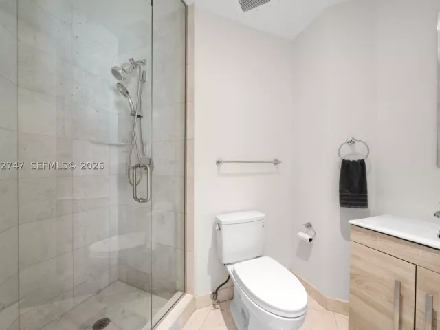 3-bedroom condo for sale in Sunny Isles Beach - 16047 Collins Ave 1703 - MondialRealty