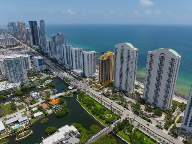3-bedroom condo for sale in Sunny Isles Beach - 16047 Collins Ave 1703 - MondialRealty