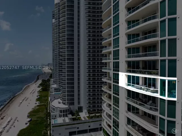 3-bedroom condo for sale in Sunny Isles Beach - 16047 Collins Ave 1703 - MondialRealty