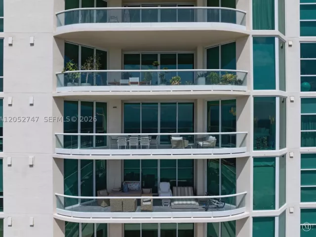 3-bedroom condo for sale in Sunny Isles Beach - 16047 Collins Ave 1703 - MondialRealty