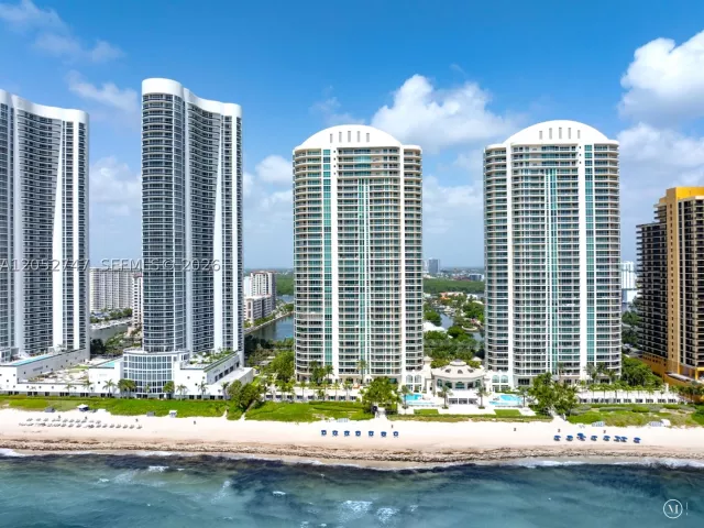 3-bedroom condo for sale in Sunny Isles Beach - 16047 Collins Ave 1703 - MondialRealty