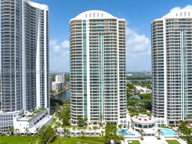 3-bedroom condo for sale in Sunny Isles Beach - 16047 Collins Ave 1703 - MondialRealty