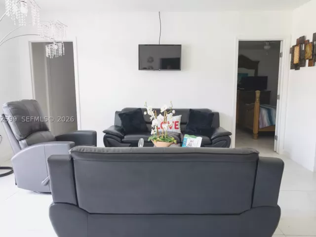 4-bedroom home for sale in Homestead - 21290 SW 234th St - MondialRealty