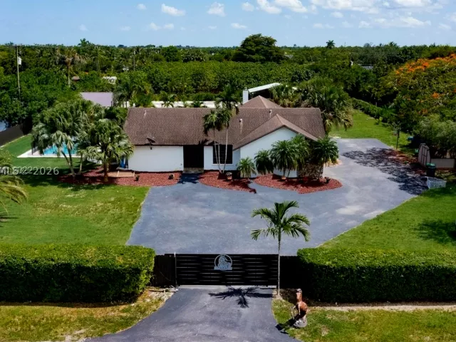 4-bedroom home for sale in Homestead - 21290 SW 234th St - MondialRealty