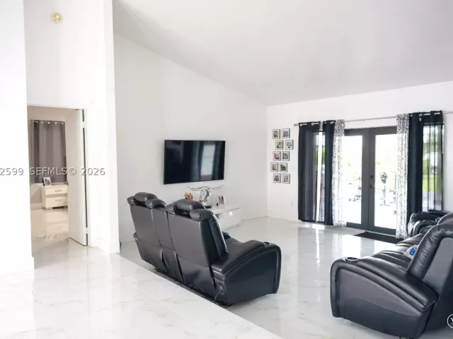 4-bedroom home for sale in Homestead - 21290 SW 234th St - MondialRealty