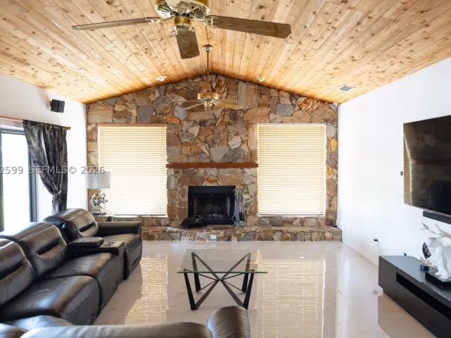 4-bedroom home for sale in Homestead - 21290 SW 234th St - MondialRealty