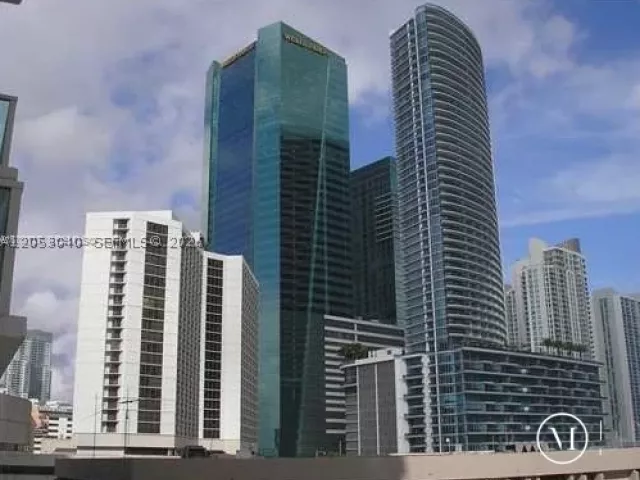 2-bedroom condo for rent in Miami - 41 SE 5th St 402 - MondialRealty
