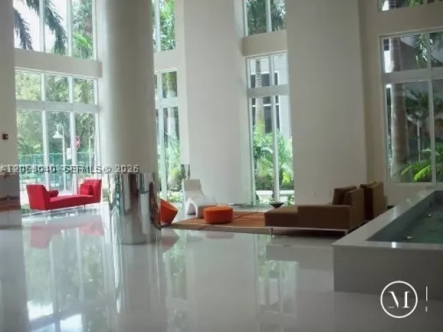 2-bedroom condo for rent in Miami - 41 SE 5th St 402 - MondialRealty