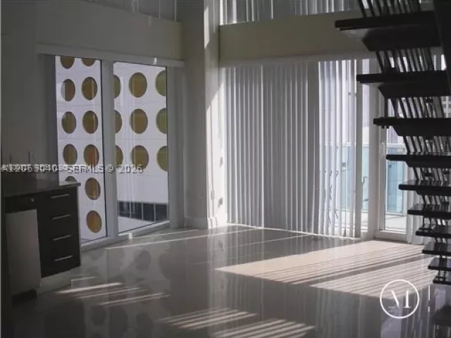 2-bedroom condo for rent in Miami - 41 SE 5th St 402 - MondialRealty