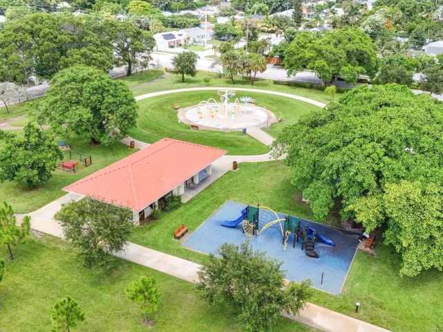 4-bedroom home for sale in West Palm Beach - 3400 PARKER Avenue - MondialRealty