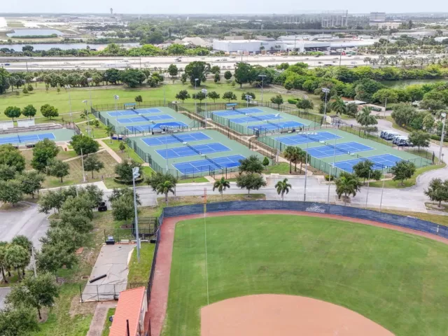 4-bedroom home for sale in West Palm Beach - 3400 PARKER Avenue - MondialRealty