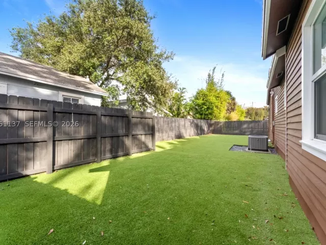 2-bedroom home for rent in Fort Lauderdale - 230 SW 12th Ave 0 - MondialRealty
