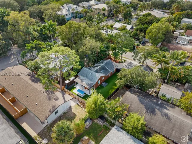 2-bedroom home for rent in Fort Lauderdale - 230 SW 12th Ave 0 - MondialRealty