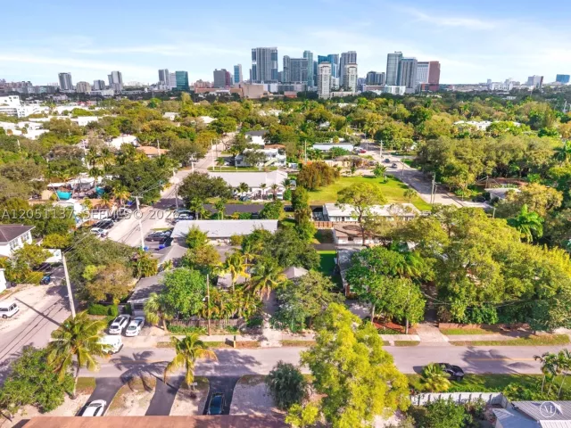 2-bedroom home for rent in Fort Lauderdale - 230 SW 12th Ave 0 - MondialRealty