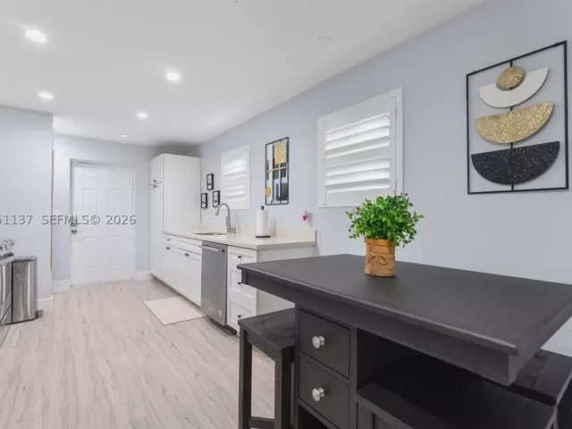 2-bedroom home for rent in Fort Lauderdale - 230 SW 12th Ave 0 - MondialRealty