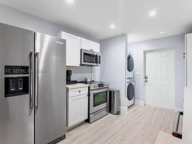 2-bedroom home for rent in Fort Lauderdale - 230 SW 12th Ave 0 - MondialRealty