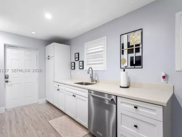 2-bedroom home for rent in Fort Lauderdale - 230 SW 12th Ave 0 - MondialRealty