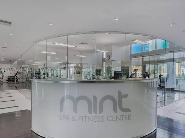 2-bedroom condo for sale in Miami - 92 SW 3rd St 2510 - MondialRealty