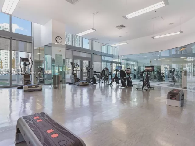 2-bedroom condo for sale in Miami - 92 SW 3rd St 2510 - MondialRealty