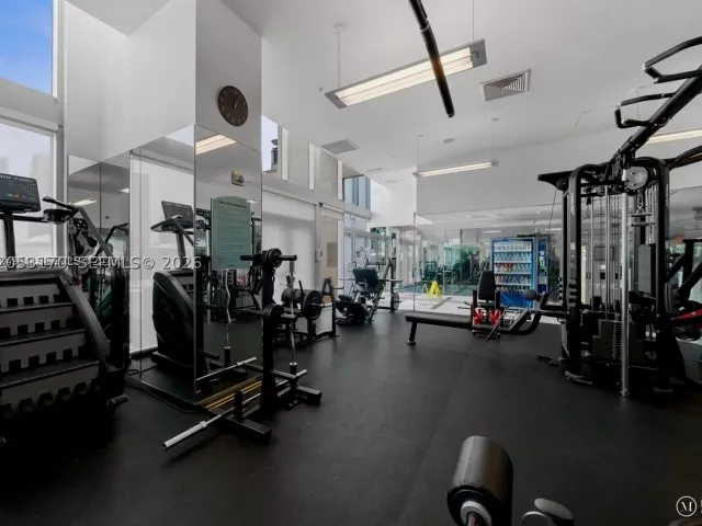 2-bedroom condo for sale in Miami - 92 SW 3rd St 2510 - MondialRealty