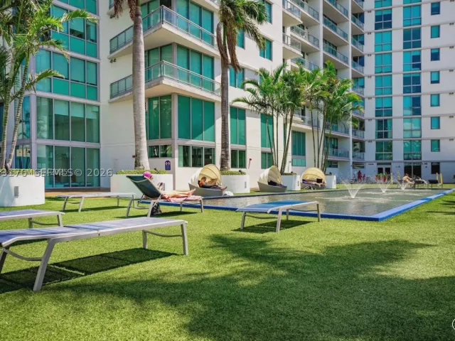 2-bedroom condo for sale in Miami - 92 SW 3rd St 2510 - MondialRealty