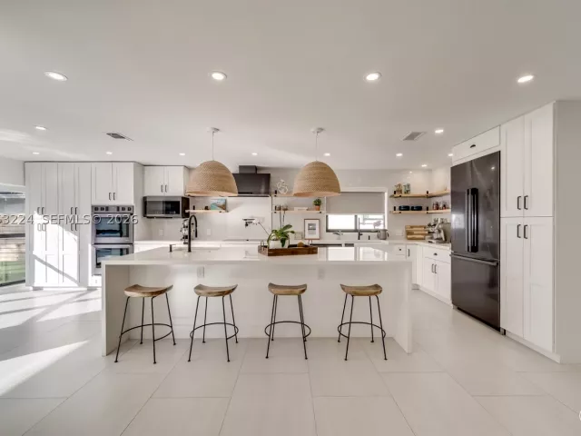 5-bedroom home for sale in Hollywood - 3400 N Park Rd - MondialRealty