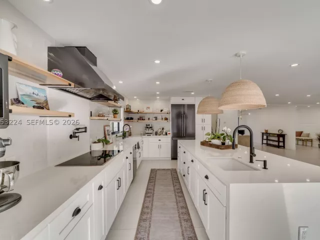5-bedroom home for sale in Hollywood - 3400 N Park Rd - MondialRealty