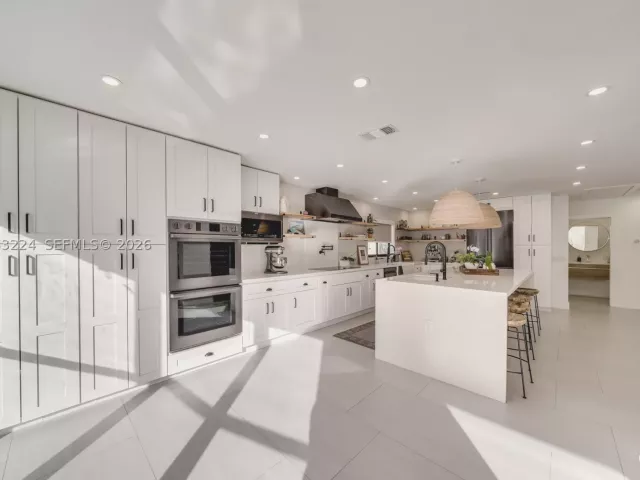 5-bedroom home for sale in Hollywood - 3400 N Park Rd - MondialRealty