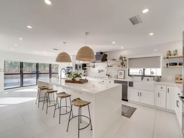 5-bedroom home for sale in Hollywood - 3400 N Park Rd - MondialRealty