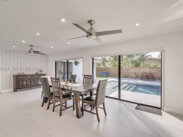 5-bedroom home for sale in Hollywood - 3400 N Park Rd - MondialRealty