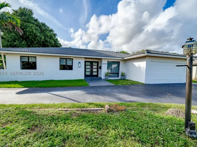 5-bedroom home for sale in Hollywood - 3400 N Park Rd - MondialRealty