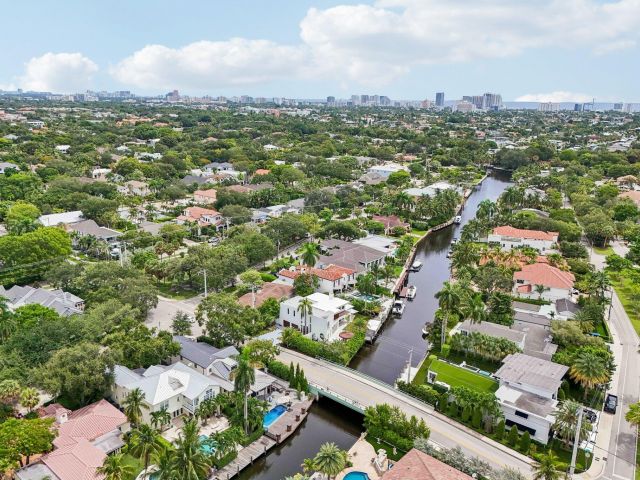 5-bedroom home for sale in Fort Lauderdale - 1020 SE 9TH Avenue - MondialRealty