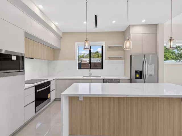 4-bedroom home for rent in Fort Lauderdale - 704 SW 9th Street - MondialRealty