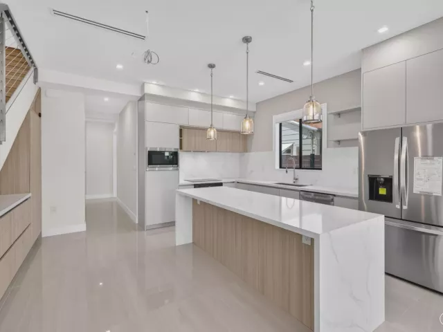 4-bedroom home for rent in Fort Lauderdale - 704 SW 9th Street - MondialRealty