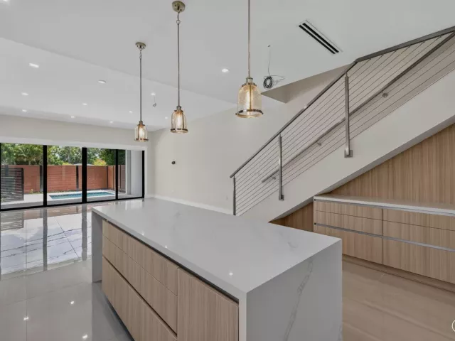 4-bedroom home for rent in Fort Lauderdale - 704 SW 9th Street - MondialRealty