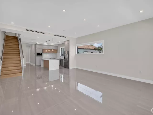 4-bedroom home for rent in Fort Lauderdale - 704 SW 9th Street - MondialRealty