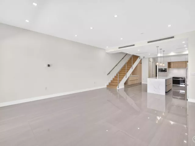 4-bedroom home for rent in Fort Lauderdale - 704 SW 9th Street - MondialRealty