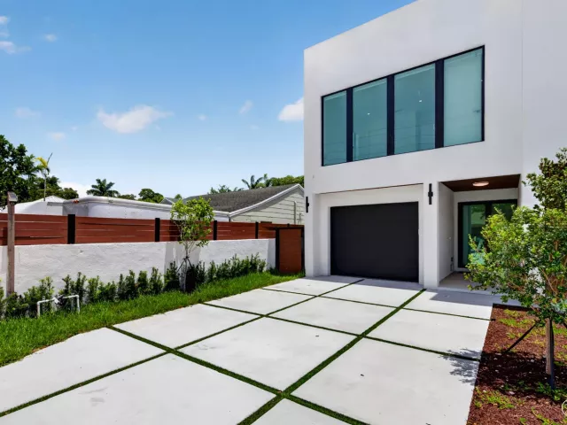 4-bedroom home for rent in Fort Lauderdale - 704 SW 9th Street - MondialRealty