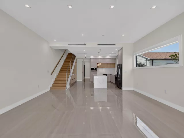 4-bedroom home for rent in Fort Lauderdale - 704 SW 9th Street - MondialRealty