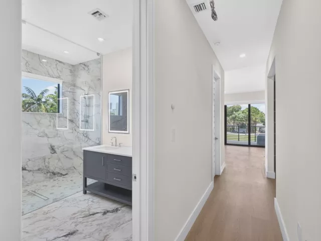 4-bedroom home for rent in Fort Lauderdale - 704 SW 9th Street - MondialRealty