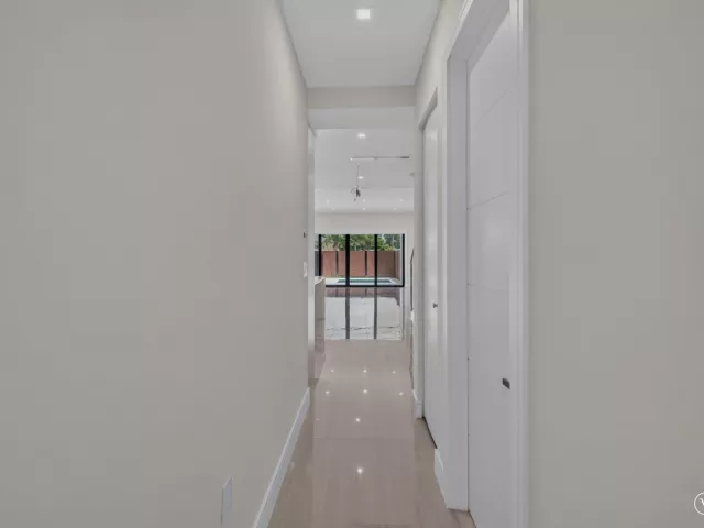 4-bedroom home for rent in Fort Lauderdale - 704 SW 9th Street - MondialRealty