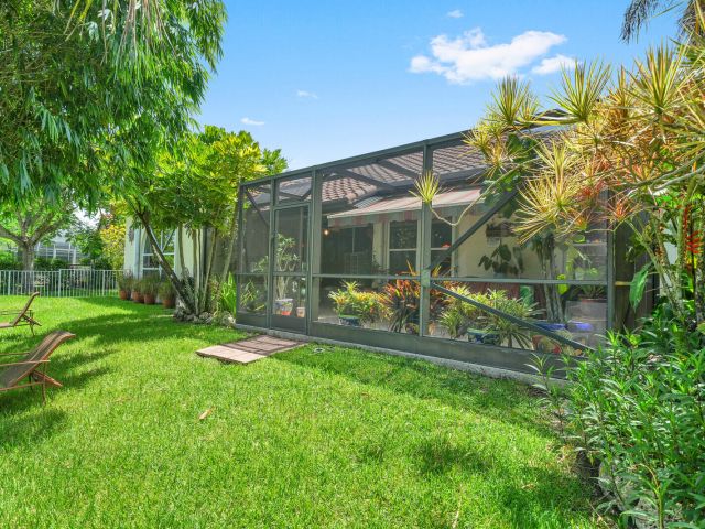 3-bedroom home for sale in Pembroke Pines - 718 NW 177th Avenue - MondialRealty