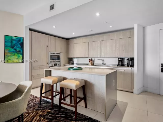2-bedroom condo for sale in Hollywood - 4111 S Ocean Dr 1406 - MondialRealty