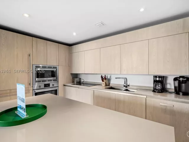 2-bedroom condo for sale in Hollywood - 4111 S Ocean Dr 1406 - MondialRealty
