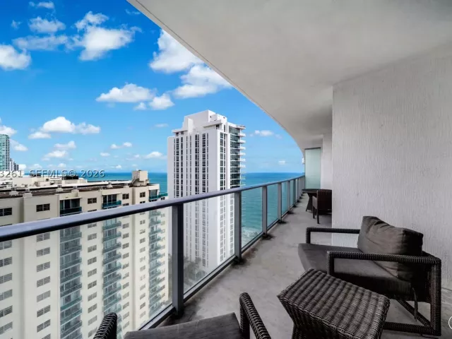 2-bedroom condo for sale in Hollywood - 4111 S Ocean Dr 1406 - MondialRealty